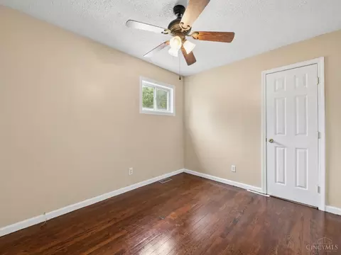 Bedroom - 11623 Kenn Rd, Forest Park, OH 45240 photo 3 of 3