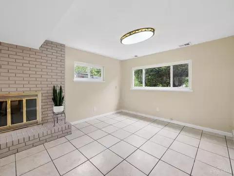 Living - 11623 Kenn Rd, Forest Park, OH 45240 photo 3 of 4