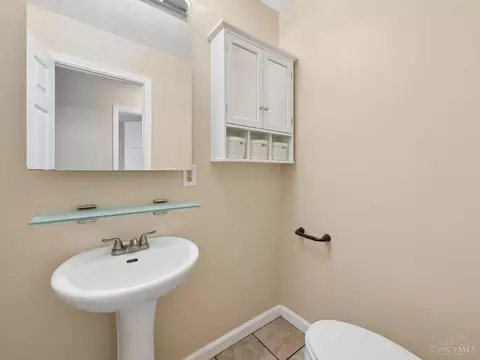 Bath - 11623 Kenn Rd, Forest Park, OH 45240 photo 2 of 4