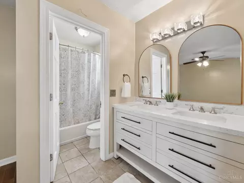 Bath - 11623 Kenn Rd, Forest Park, OH 45240 photo 4 of 4