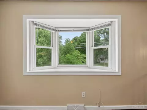Living - 11623 Kenn Rd, Forest Park, OH 45240 photo 2 of 4