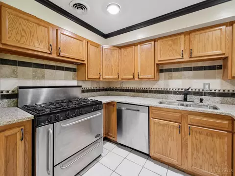 Kitchen - 11623 Kenn Rd, Forest Park, OH 45240 photo 2 of 4