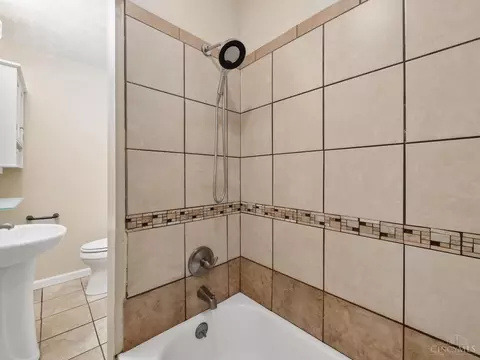 Bath - 11623 Kenn Rd, Forest Park, OH 45240 photo 3 of 4