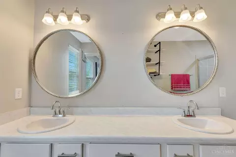 Bath - 110 Nettleton Ct, Monroe, OH 45050 photo 2 of 3