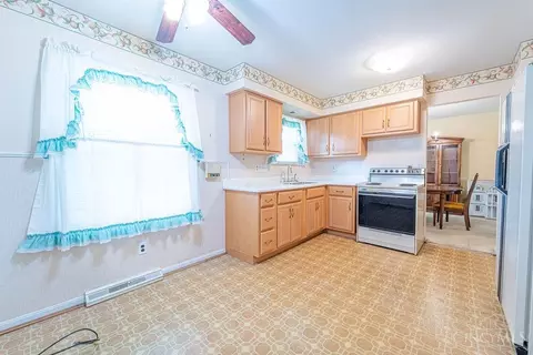 Kitchen - 2559 Fulbourne Dr, Cincinnati, OH 45231 photo 1 of 4