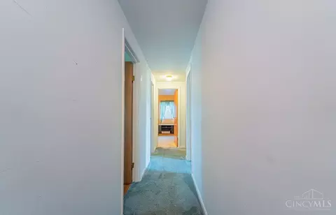 Entry Way - 2559 Fulbourne Dr, Cincinnati, OH 45231 photo 2 of 2