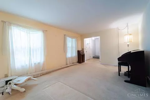Living - 2559 Fulbourne Dr, Cincinnati, OH 45231 photo 1 of 7