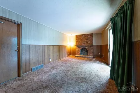 Living - 2559 Fulbourne Dr, Cincinnati, OH 45231 photo 6 of 7