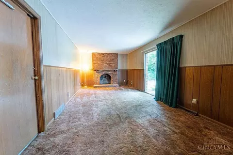 Living - 2559 Fulbourne Dr, Cincinnati, OH 45231 photo 4 of 7