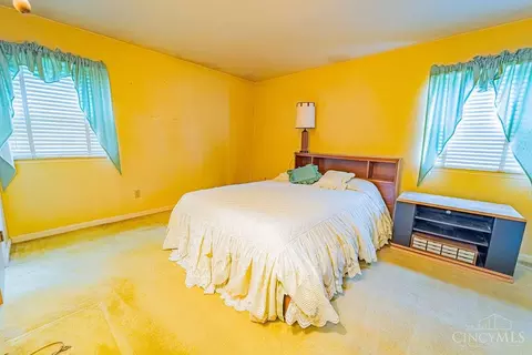 Bedroom - 2559 Fulbourne Dr, Cincinnati, OH 45231 photo 6 of 7