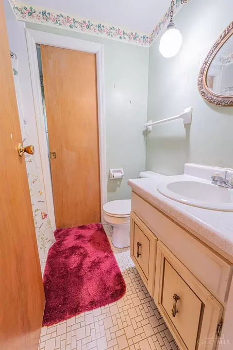 Bath - 2559 Fulbourne Dr, Cincinnati, OH 45231 photo 3 of 3