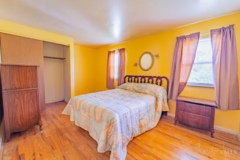 Bedroom - 2559 Fulbourne Dr, Cincinnati, OH 45231 photo 4 of 7
