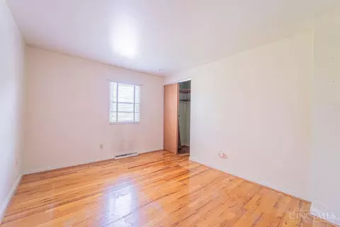 Bedroom - 2559 Fulbourne Dr, Cincinnati, OH 45231 photo 2 of 7