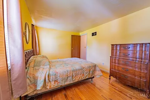 Bedroom - 2559 Fulbourne Dr, Cincinnati, OH 45231 photo 5 of 7
