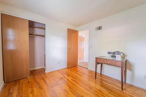 Bedroom - 2559 Fulbourne Dr, Cincinnati, OH 45231 photo 1 of 7