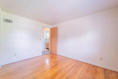 Bedroom - 2559 Fulbourne Dr, Cincinnati, OH 45231 photo 3 of 7