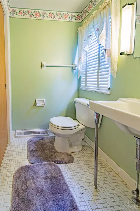 Bath - 2559 Fulbourne Dr, Cincinnati, OH 45231 photo 2 of 3