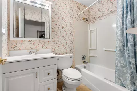 Bath - 741 Stuart Ln, Cincinnati, OH 45245 photo 2 of 2