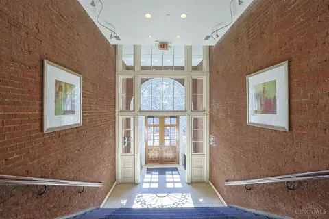 Entry Way - 1125 St Gregory St, Cincinnati, OH 45202 photo 3 of 6