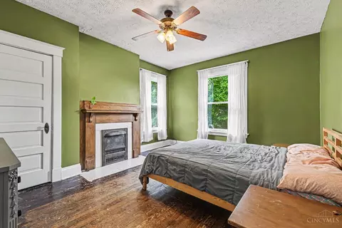 Bedroom - 3742 Applegate Ave, Cheviot, OH 45211 photo 2 of 3