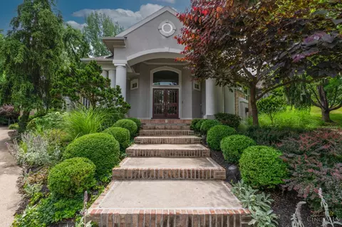 3 Cloister Ct, Cincinnati, OH 45208
