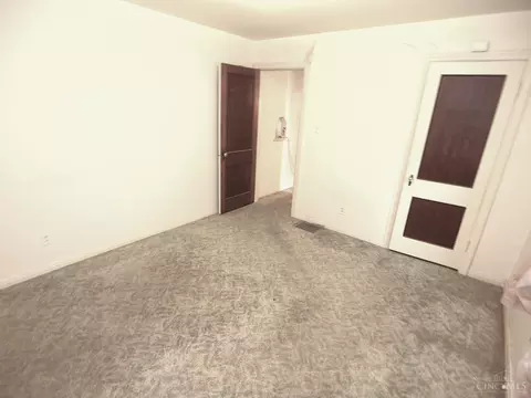 Bedroom - 1646 Quebec Rd, Cincinnati, OH 45205 photo 2 of 4