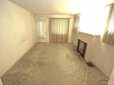 Living - 1646 Quebec Rd, Cincinnati, OH 45205 photo 3 of 5