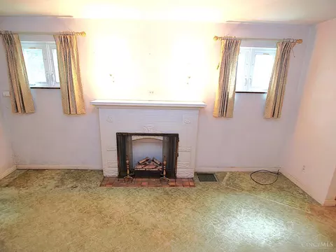 Living - 1646 Quebec Rd, Cincinnati, OH 45205 photo 2 of 5