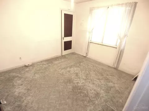 Bedroom - 1646 Quebec Rd, Cincinnati, OH 45205 photo 3 of 4