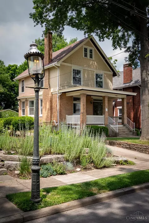 3783 Hyde Park Ave, Cincinnati, OH 45209
