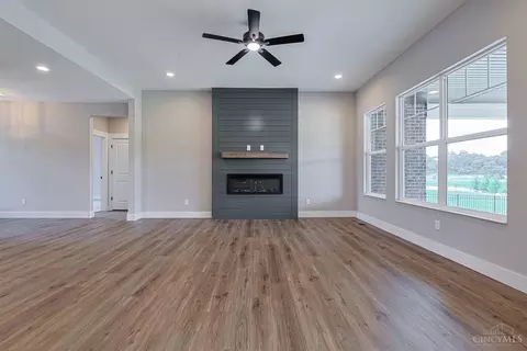 Living - 3664 Silax Dr, Hamilton, OH 45013 photo 2 of 4