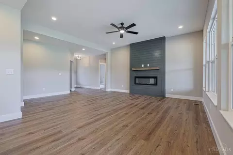 Living - 3664 Silax Dr, Hamilton, OH 45013 photo 3 of 4