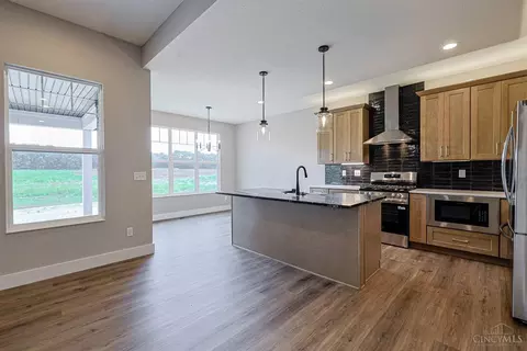 Kitchen - 3664 Silax Dr, Hamilton, OH 45013 photo 4 of 7