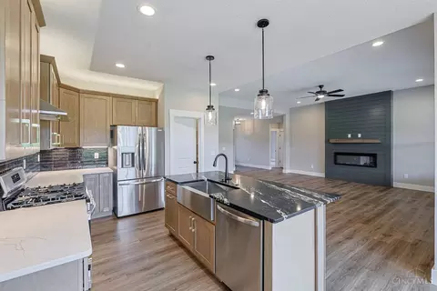 Kitchen - 3664 Silax Dr, Hamilton, OH 45013 photo 2 of 7