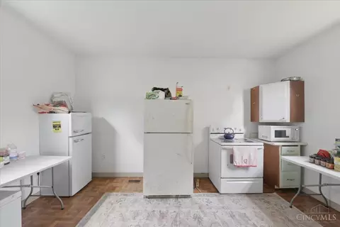 Kitchen - 677 State Ave, Cincinnati, OH 45204 photo 3 of 4