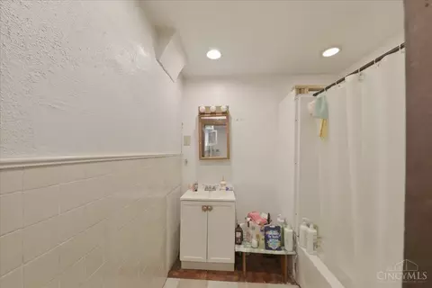 Bath - 677 State Ave, Cincinnati, OH 45204 photo 1 of 1