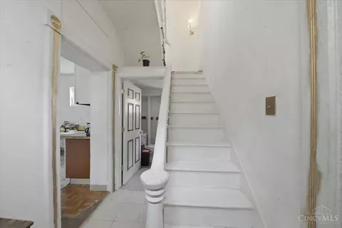 Entry Way - 677 State Ave, Cincinnati, OH 45204 photo 1 of 2