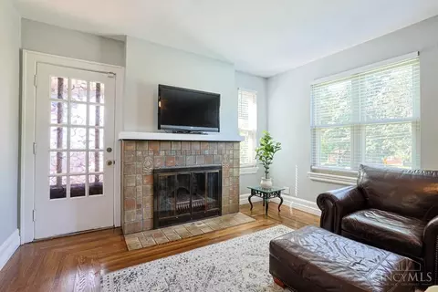 Living - 3247 Autumn Ln, Cincinnati, OH 45239 photo 3 of 3
