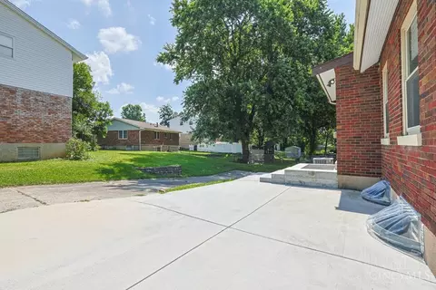 Exterior - 3247 Autumn Ln, Cincinnati, OH 45239 photo 8 of 12
