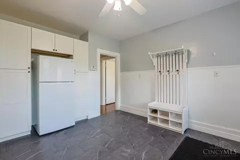 Entry Way - 3247 Autumn Ln, Cincinnati, OH 45239 photo 1 of 3