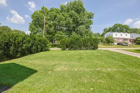 Exterior - 3247 Autumn Ln, Cincinnati, OH 45239 photo 9 of 12