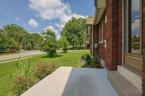 Exterior - 3247 Autumn Ln, Cincinnati, OH 45239 photo 5 of 12