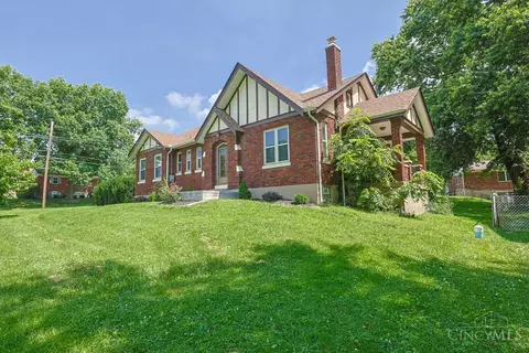 Exterior - 3247 Autumn Ln, Cincinnati, OH 45239 photo 2 of 12