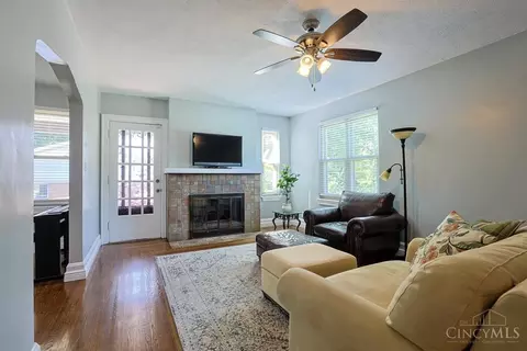 Living - 3247 Autumn Ln, Cincinnati, OH 45239 photo 1 of 3
