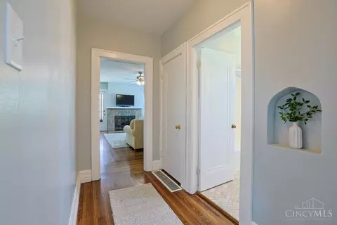 Entry Way - 3247 Autumn Ln, Cincinnati, OH 45239 photo 3 of 3