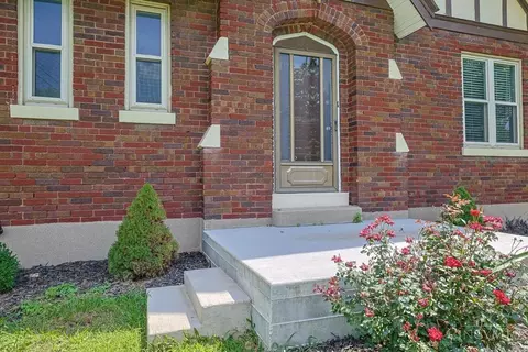 Exterior - 3247 Autumn Ln, Cincinnati, OH 45239 photo 4 of 12