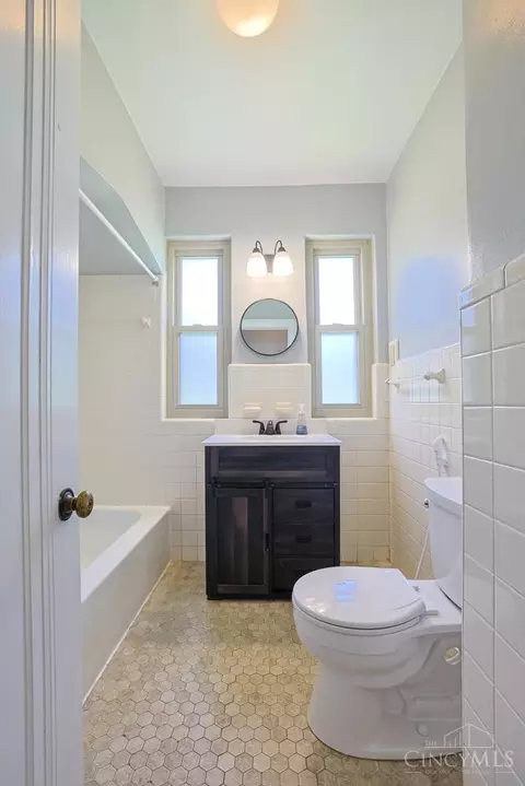 Bath - 3247 Autumn Ln, Cincinnati, OH 45239 photo 2 of 2