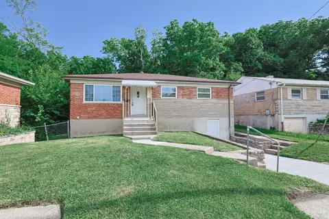 3065 Aquadale Ln, Cincinnati, OH 45211