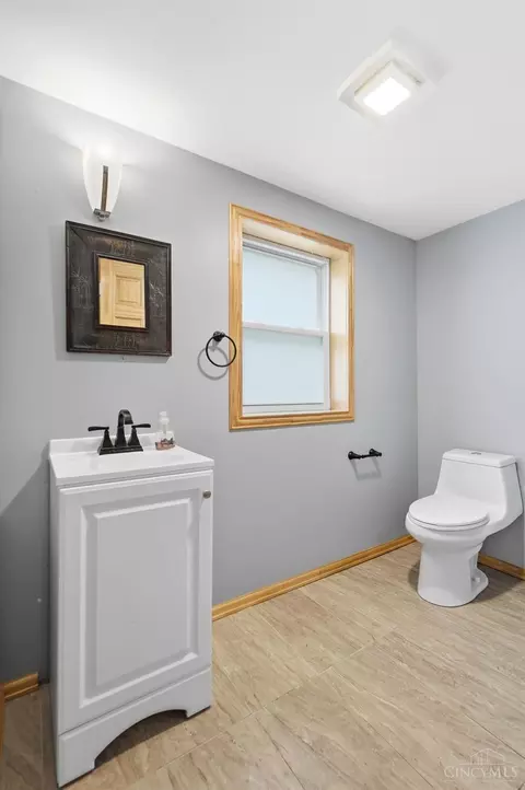 Bath - 239 Burkhart Ave, Reading, OH 45215 photo 2 of 5