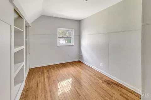 Bedroom - 1401 Beech Ave, Cincinnati, OH 45205 photo 7 of 12